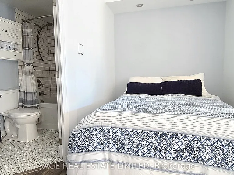 550 Front St W #438 — Photo 14