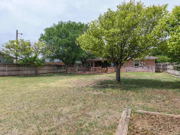 706 Floyd Ave, Dumas, TX 79029