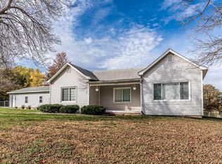 720 Pleasant Dr, Tonganoxie, KS 66086