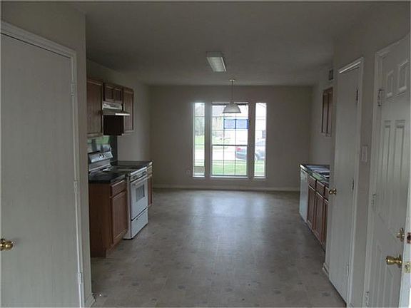 3rd image of 8651 Texas Acorn Ave