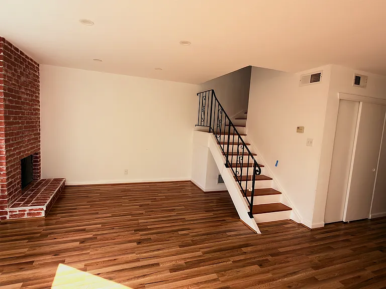 1156 Richmond St — Photo 3