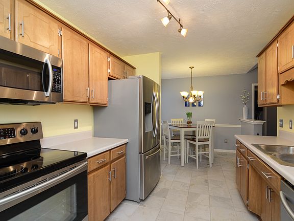 5th image of 222 Brittany Dr