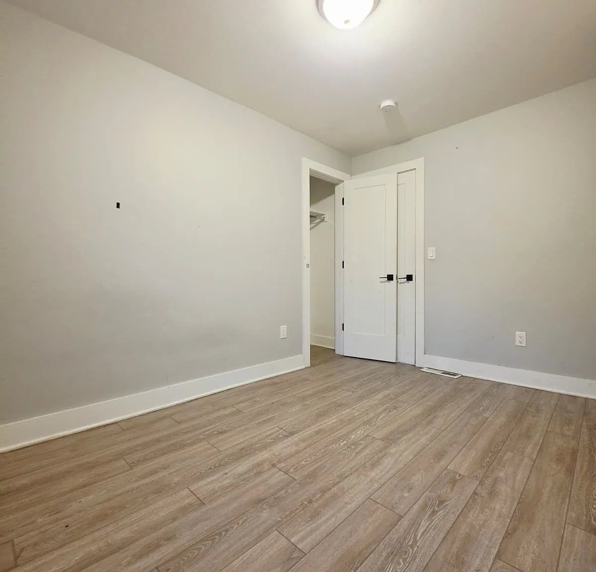 26 Yale Ave — Photo 2