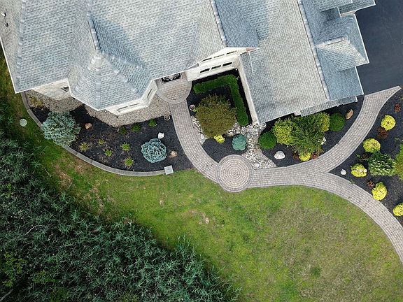 4th image of 49 Thoreau Dr