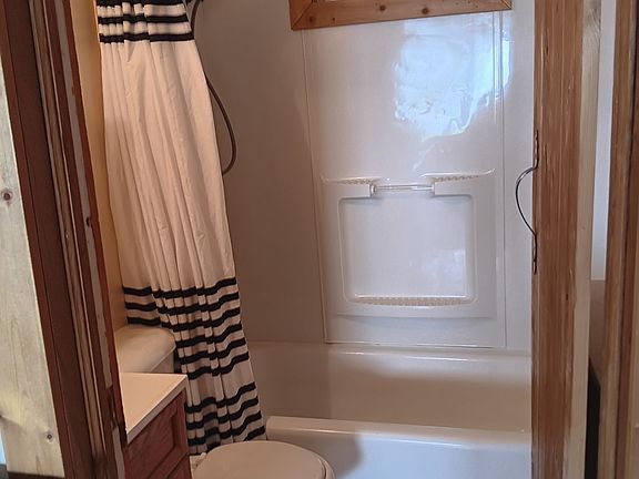 4th image of 29 Ash St N #2
