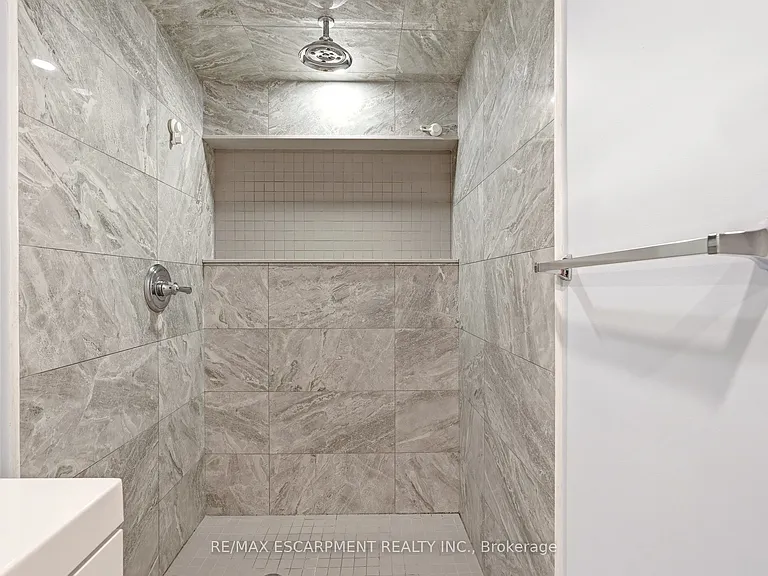 152 Sanford Ave S #LOWER — Photo 16