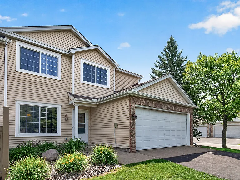 11208 Providence Ln — Photo 2