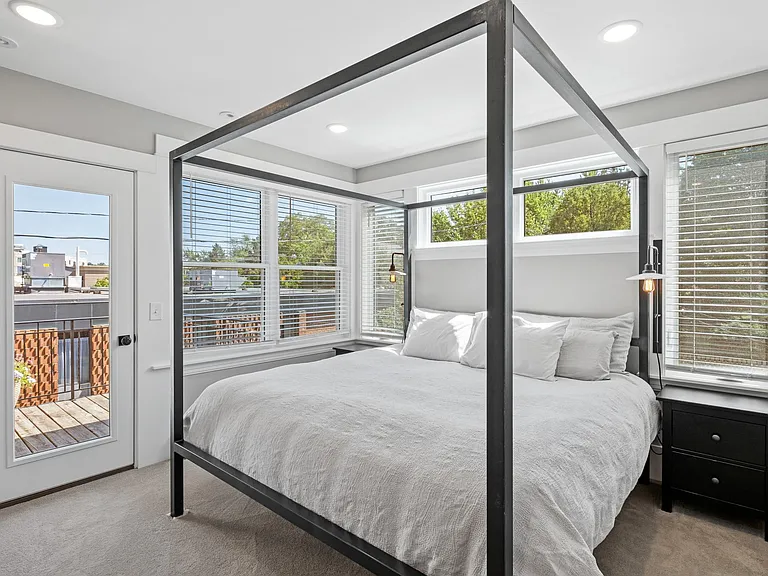 1310 Lake Dr SE — Photo 25