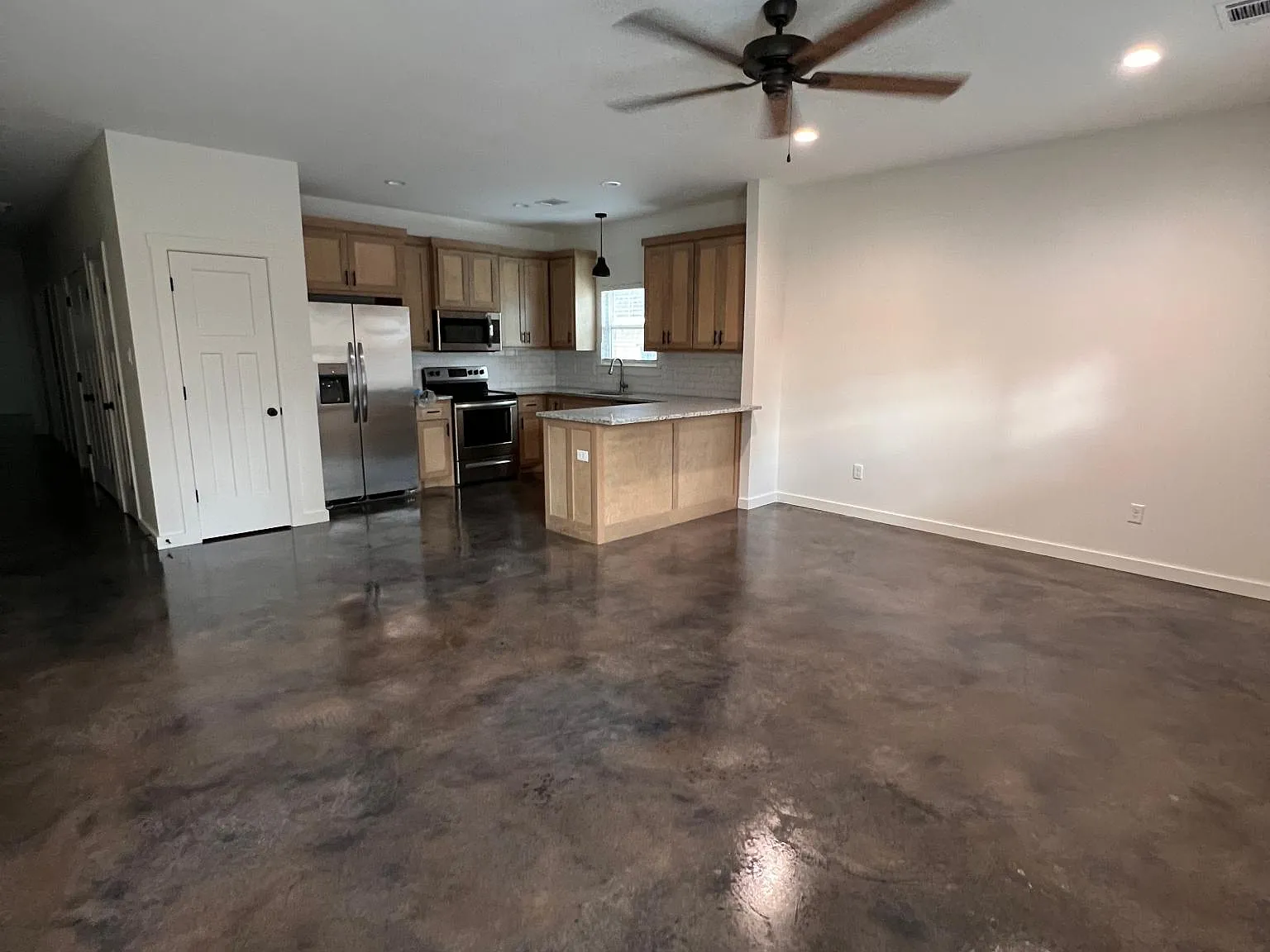 3 bed, 1300 sqft, $1,400 — Photo 3