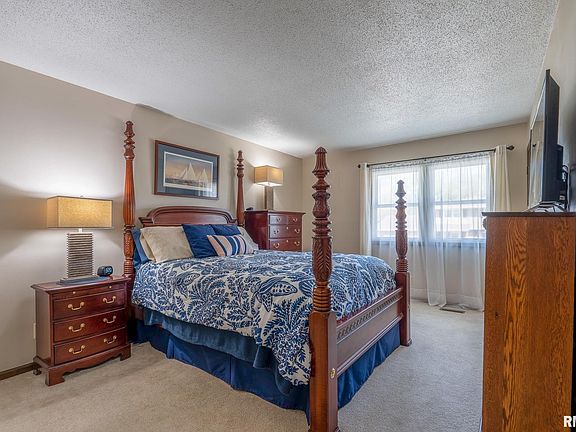 3rd image of 4510 Apple Valley Dr