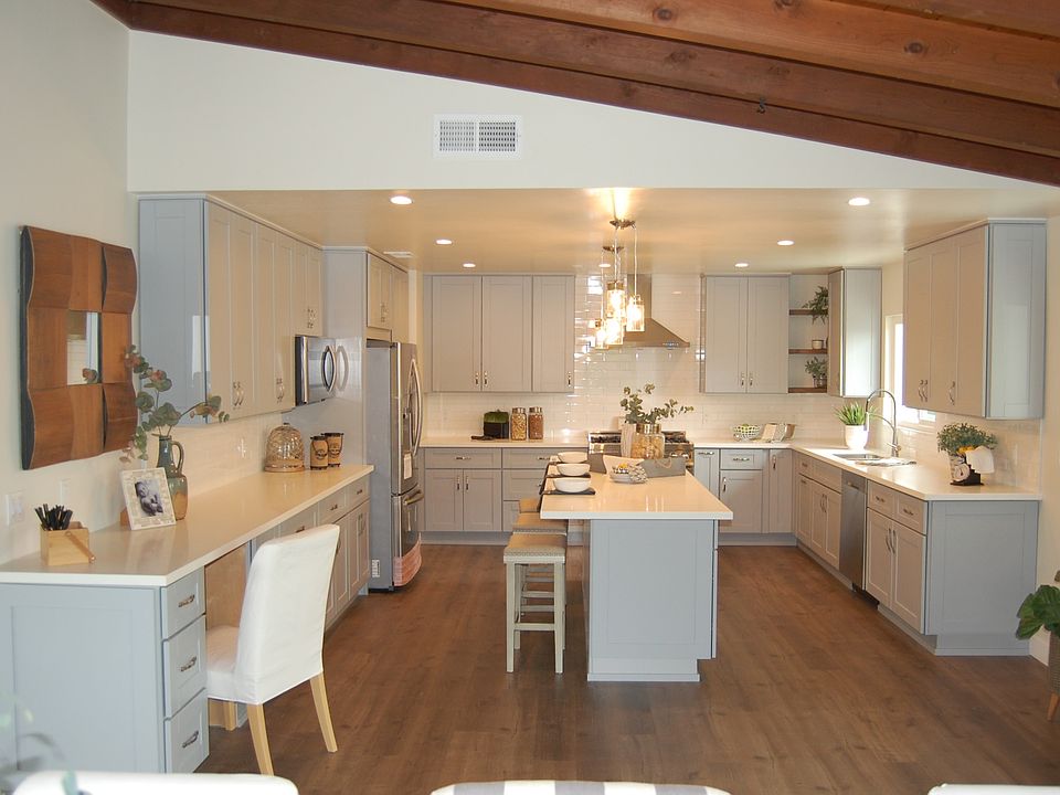 1st image of 740 Las Palmas Dr