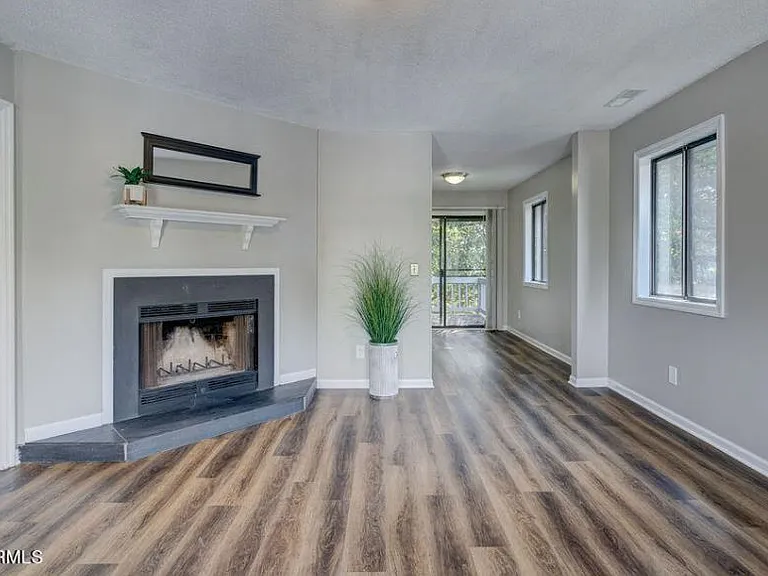 4155 Spirea Dr #D — Photo 2