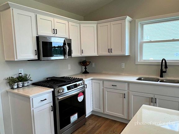 4th image of 1821 Redbud Cir