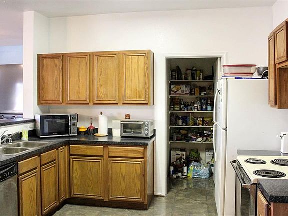 5th image of 517 Fairbrook Ln
