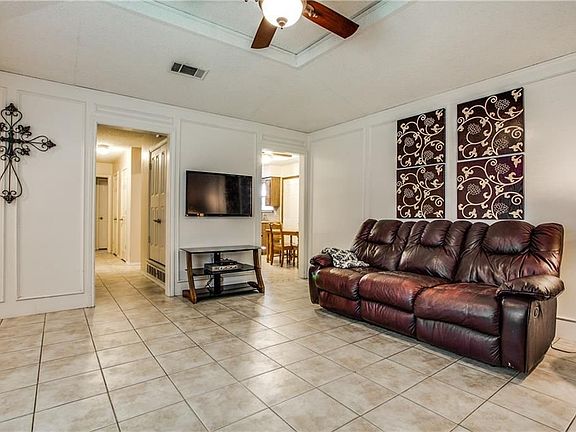 5th image of 304 Stoneybrook Dr
