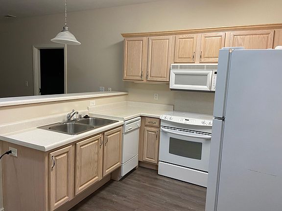 4th image of 1801 Forest Hills Blvd #106