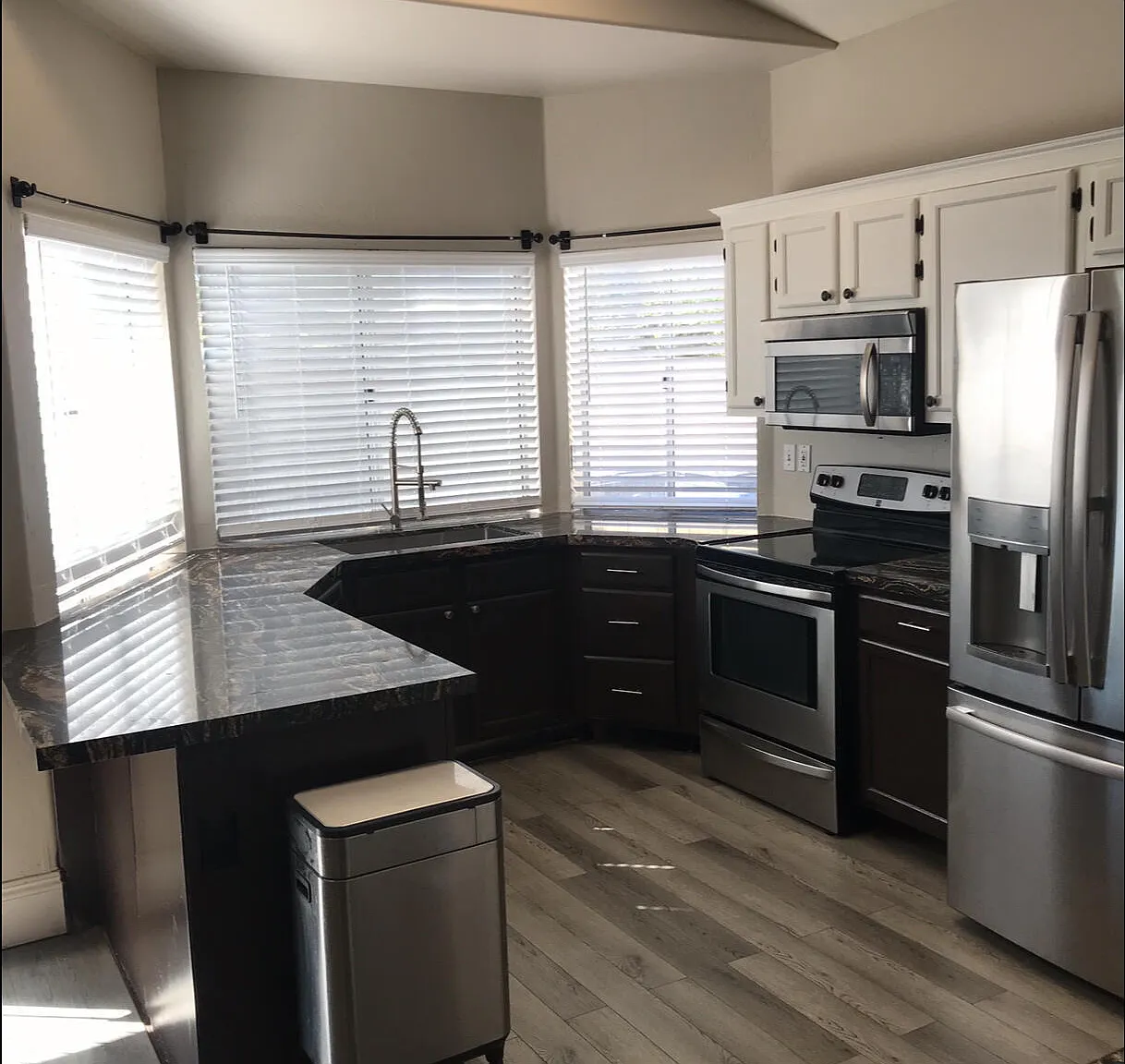 3 bed, 2.5 bath, 1603 sqft, $2,400 — Photo 4