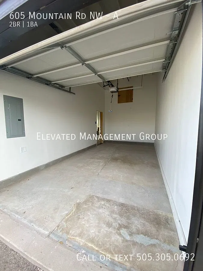 Two Bedroom, Attached Garage! Near Old Town. Newer Build — Photo 2