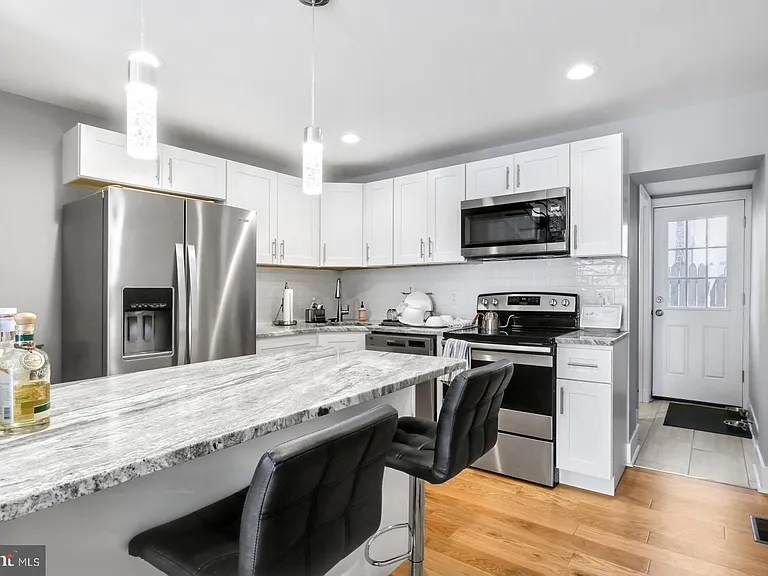 441 E Flora St — Photo 5