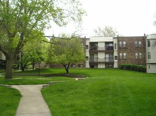 2212 Country Club Dr APT 25, Woodridge, IL 60517