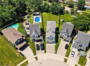 28 Calvin Ct, Cambridge, ON N3C4J5