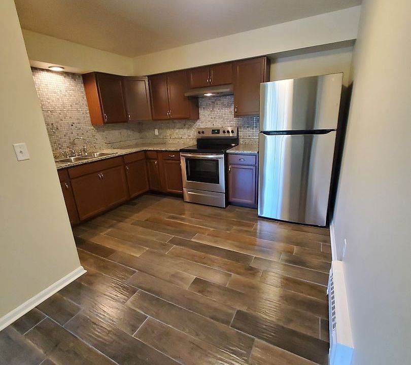 1st image of 196 Flintridge Dr #11