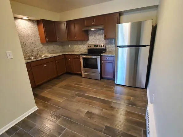 Flintridge Dr, 196, 196 Flintridge Dr #11, Rockford, IL 61107