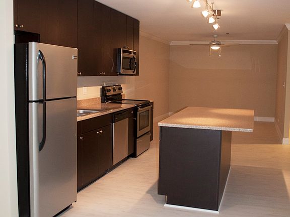 2nd image of 600 W Diversey Pkwy APT 204