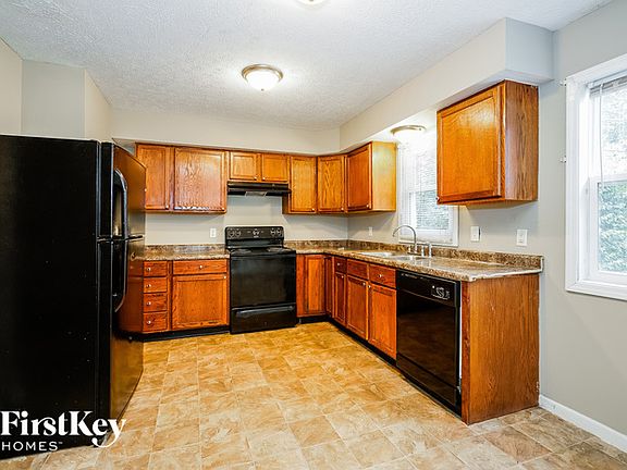 4th image of 3256 Highwoods Dr W