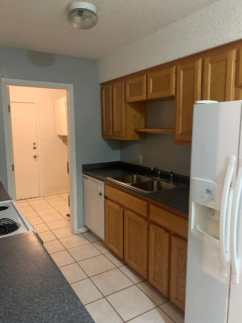 Charming 2BR/1BA in Kyle Great Location & Move-In Ready! — Photo 4