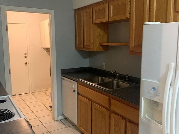 4th image of 415 Live Oak St
