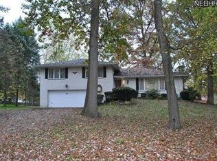 4925 Encino Dr, Akron, OH 44319