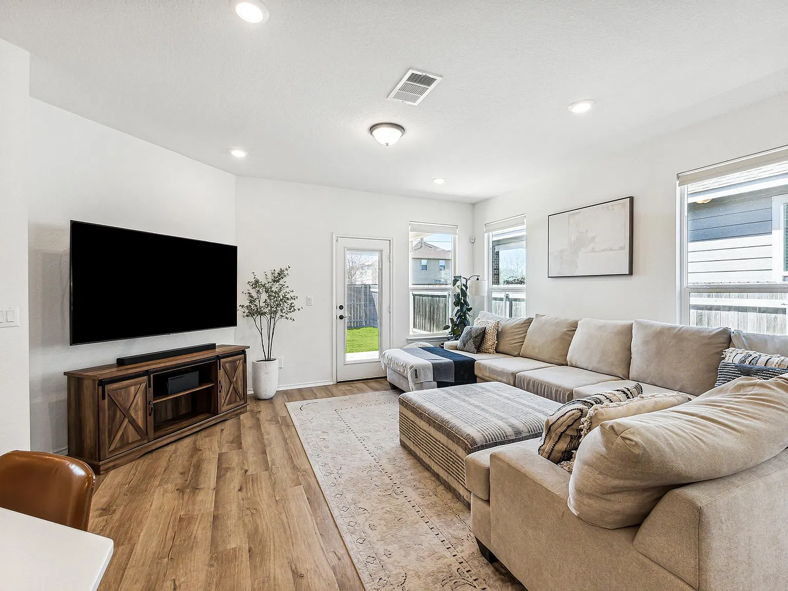 3 bed, 1694 sqft, $1,950 — Photo 4