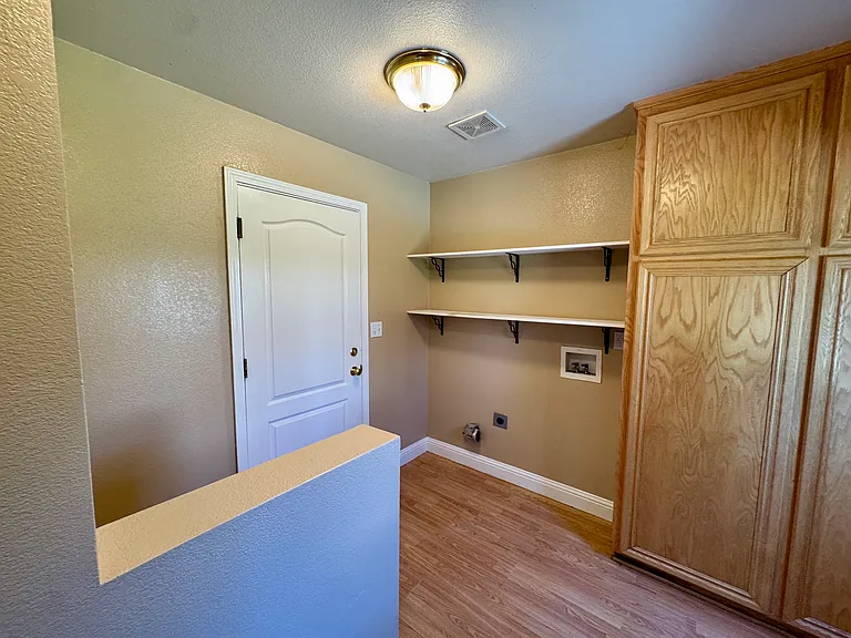 2321 Mountain Springs Dr — Photo 7