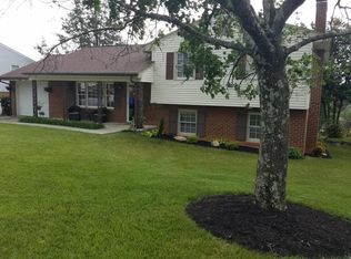 5520 N Lake Dr, Roanoke, VA 24019