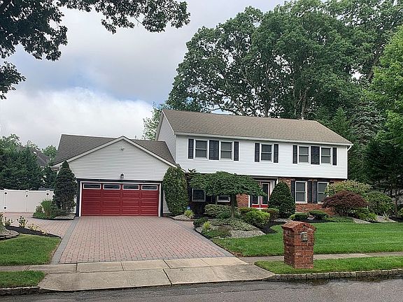 2nd image of 8 Saratoga Ct