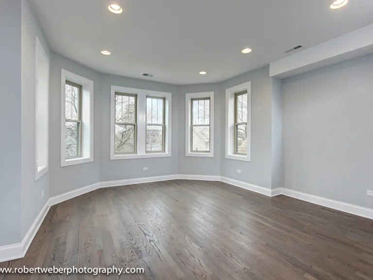 2329 W Barry Ave #1 — Photo 4