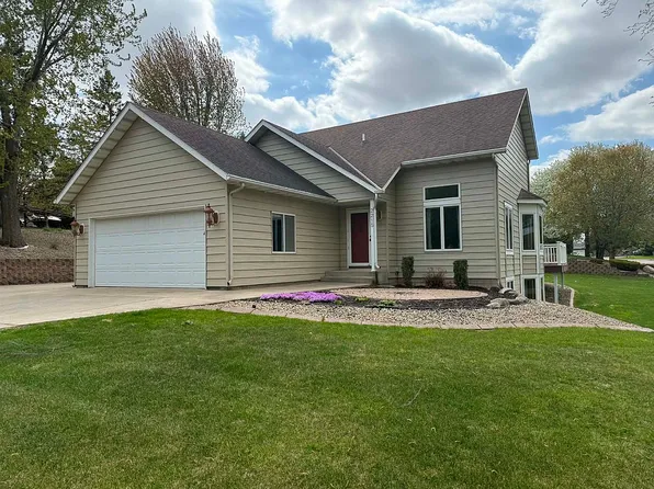 2215 Imperial Dr, Saint Cloud, MN 56301