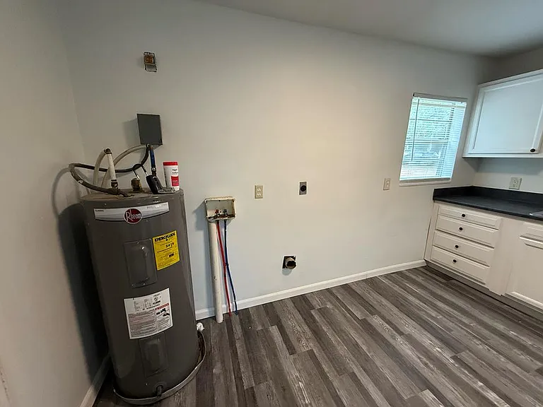 1317 N Short Madison St — Photo 5