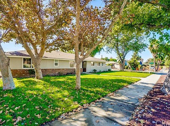 3rd image of 1027 W La Deney Dr