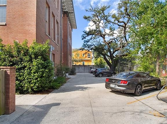 2nd image of 3601 Camp St #202