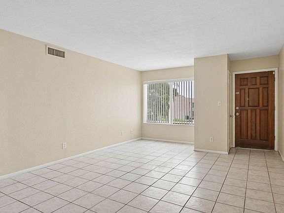 4th image of 1927 E Hampton Ave Unit 216