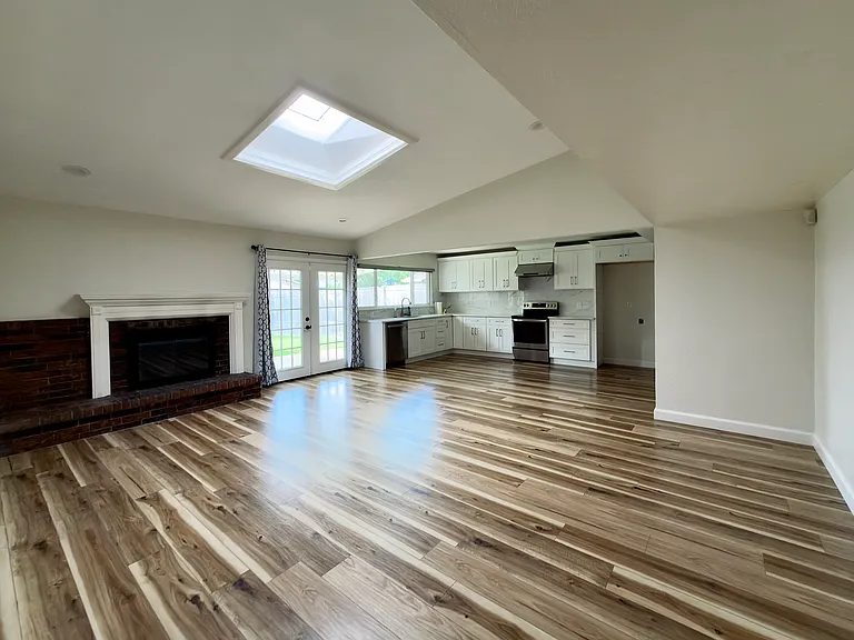 2917 Esquire Ln — Photo 2