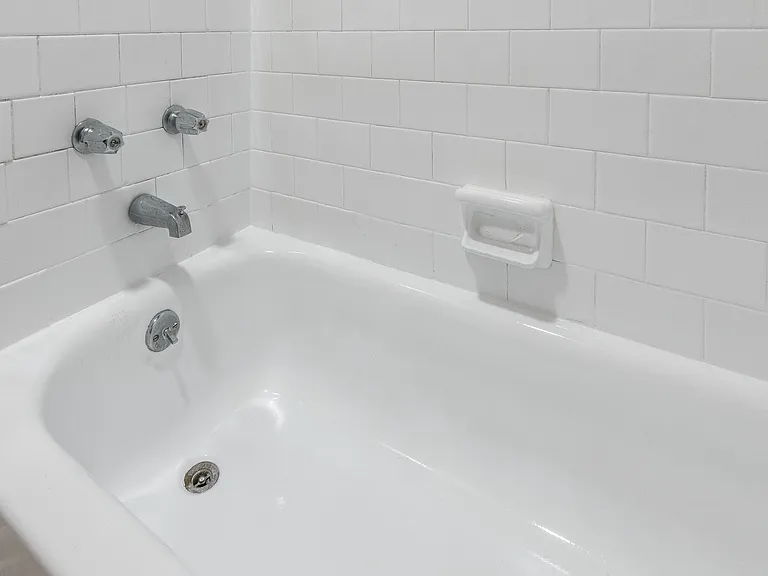 Royal Oaks Apartment Homes — Photo 20