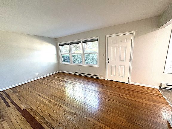 2nd image of 1653-1657 N Killingsworth St #1653