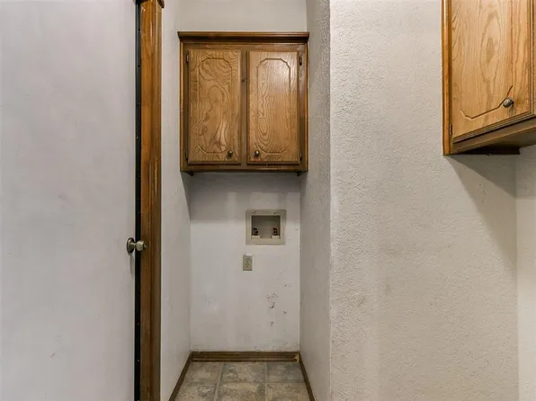 812 SE 13th St, Moore, OK 73160