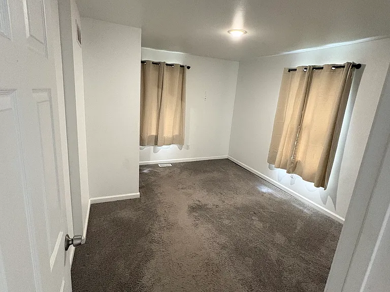 23067 Hazelwood Ave — Photo 5
