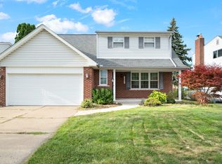 12851 Grand Haven Dr, Sterling Heights, MI 48312