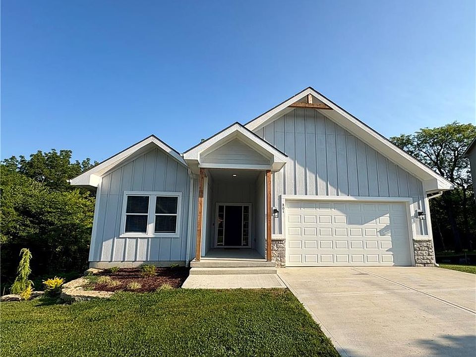 1st image of 801 Colonial Dr