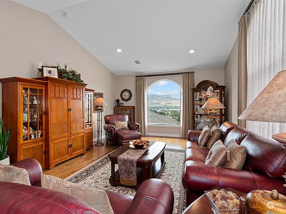4th image of 410 Stoneridge Drive